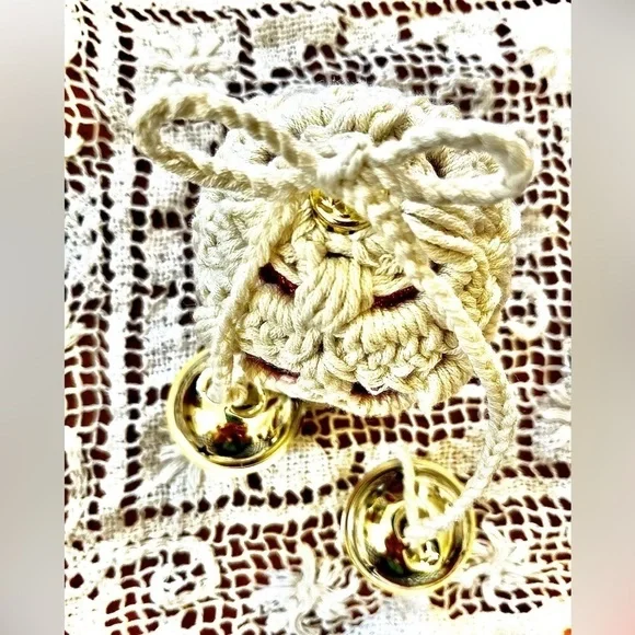 CROCHETED FARMHOUSE CHRISTMAS ORNAMENT - Picture 7 of 12